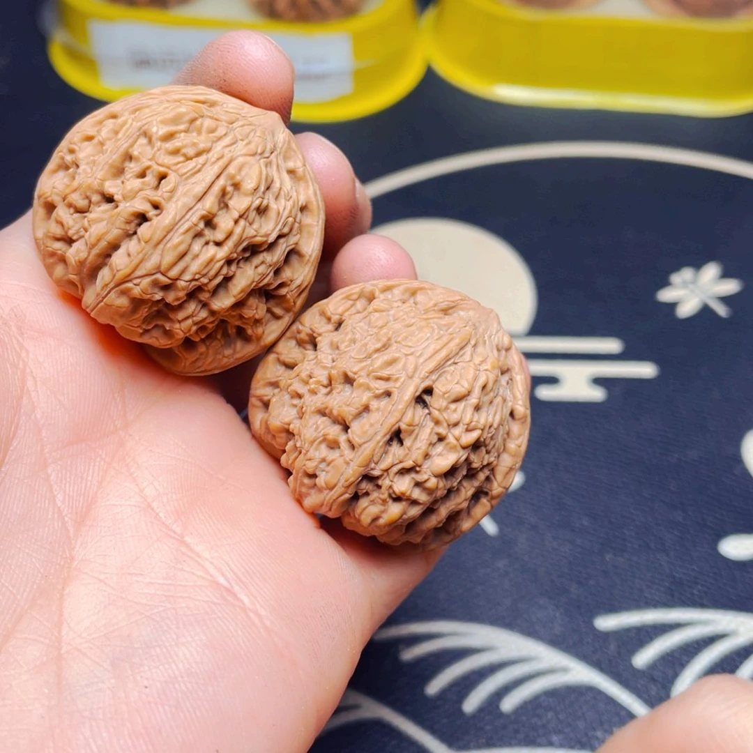 吊坠文玩核桃红宝石