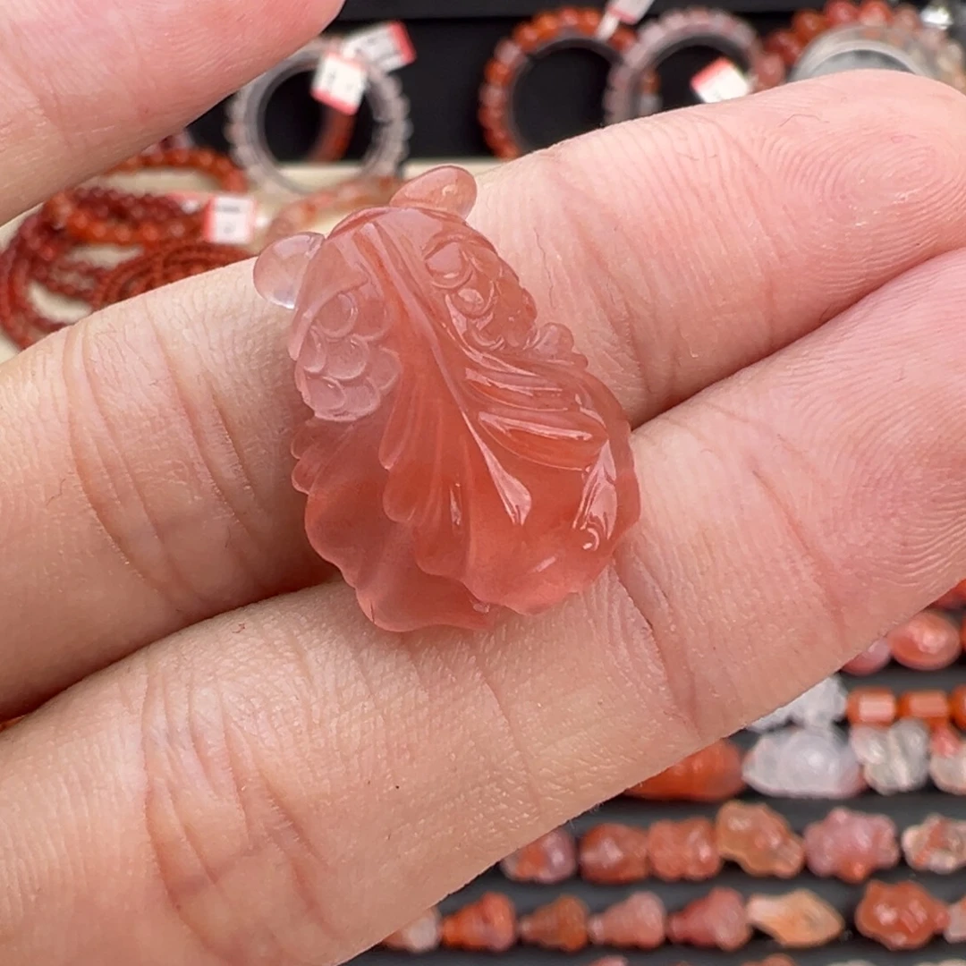 南红玛瑙未镶嵌颈饰金鱼