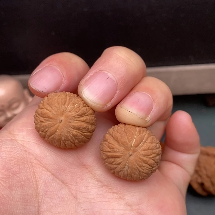 吊坠桃核金丝猴头