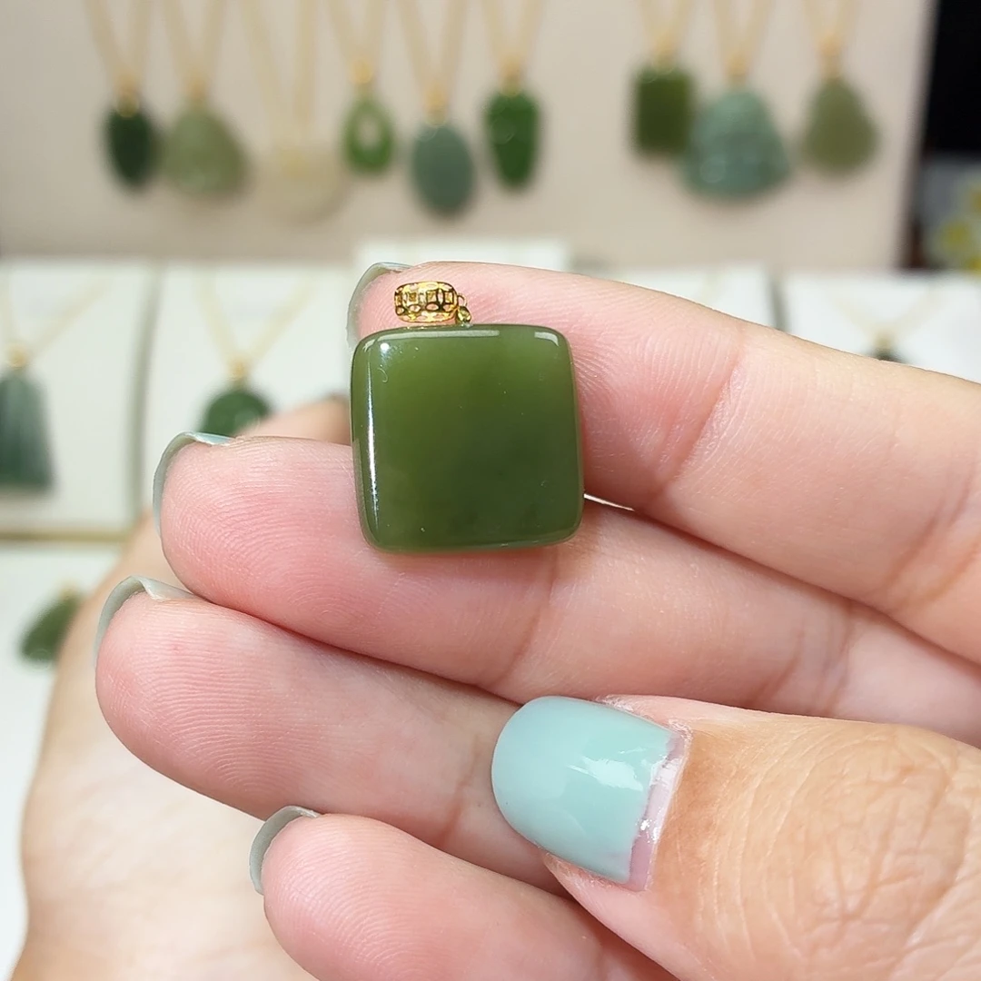 和田玉18K金镶嵌吊坠(赠链)