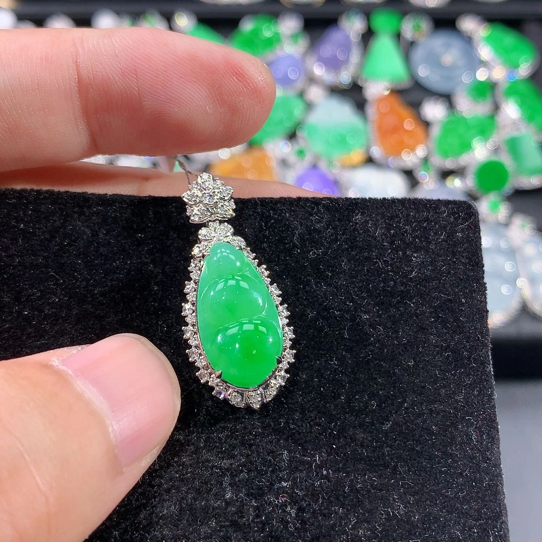 翡翠18K金镶嵌颈饰