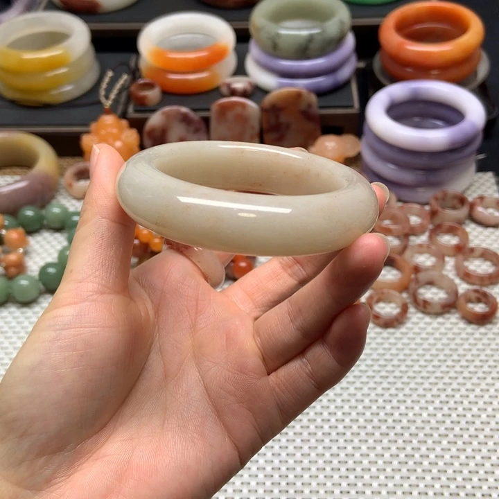 石英质玉未镶嵌手镯