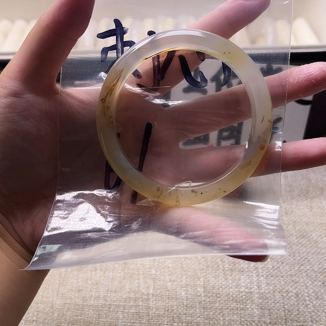 未镶嵌手镯石英岩玉