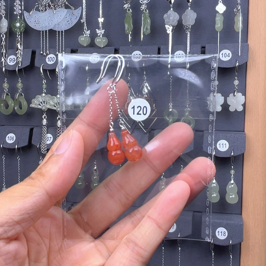 银S925镶嵌南红玛瑙耳饰彩**萍