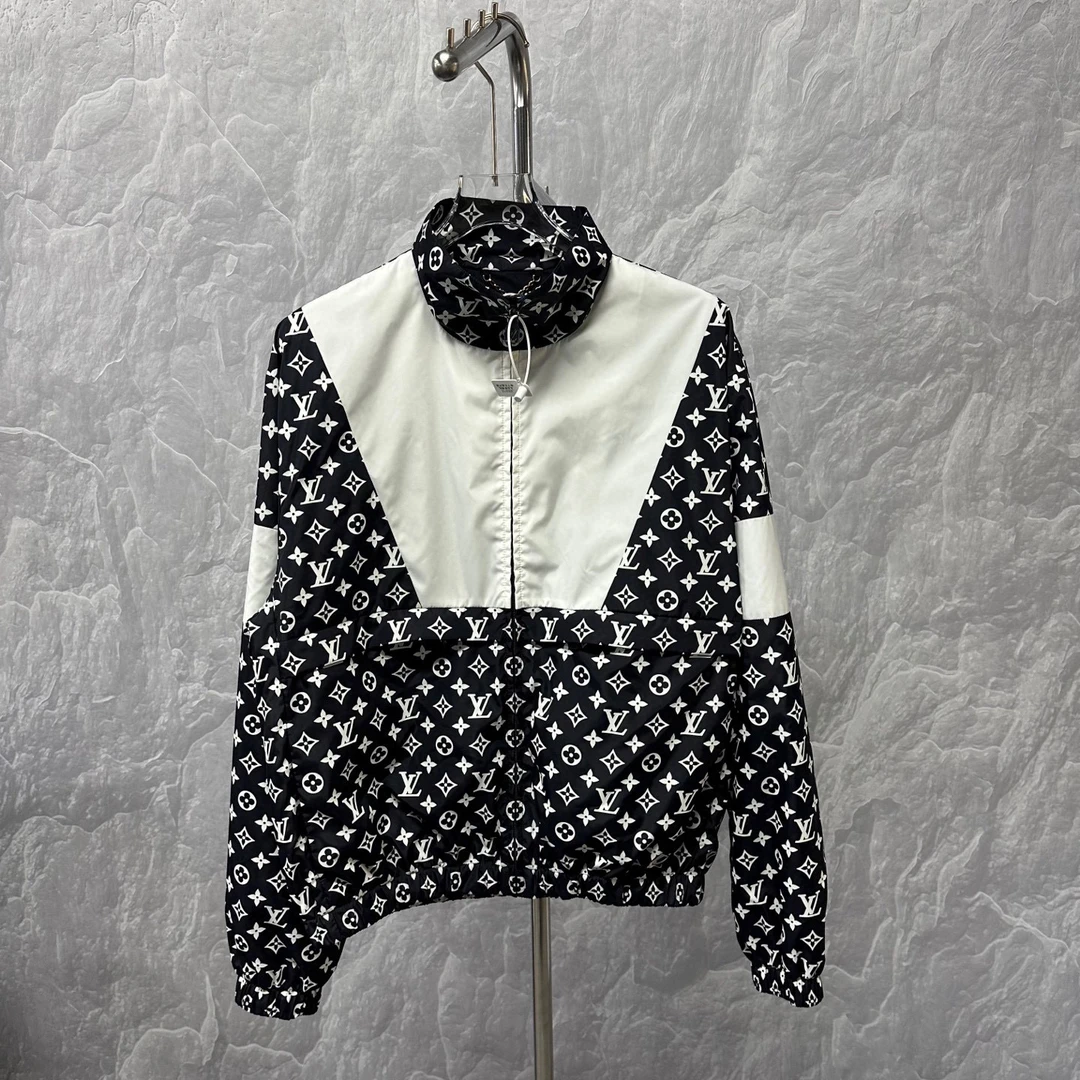 全新未使用 LouisVuitton/路易威登 SS24满印拉链外套48码 J00316