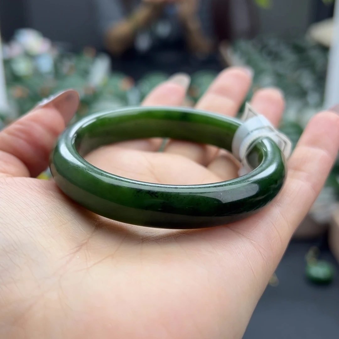 和田玉（碧玉）未镶嵌手镯