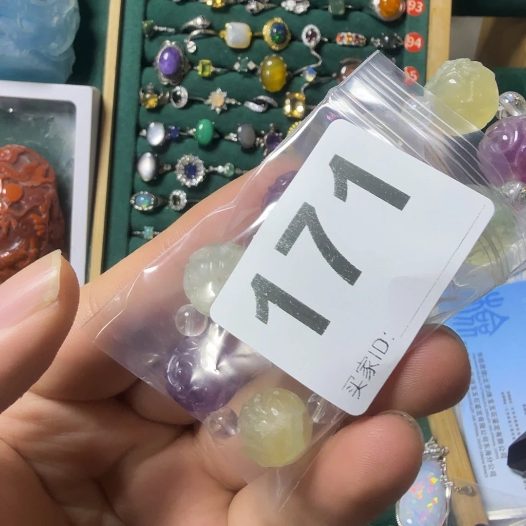 爱***猫石英质玉未镶嵌手链