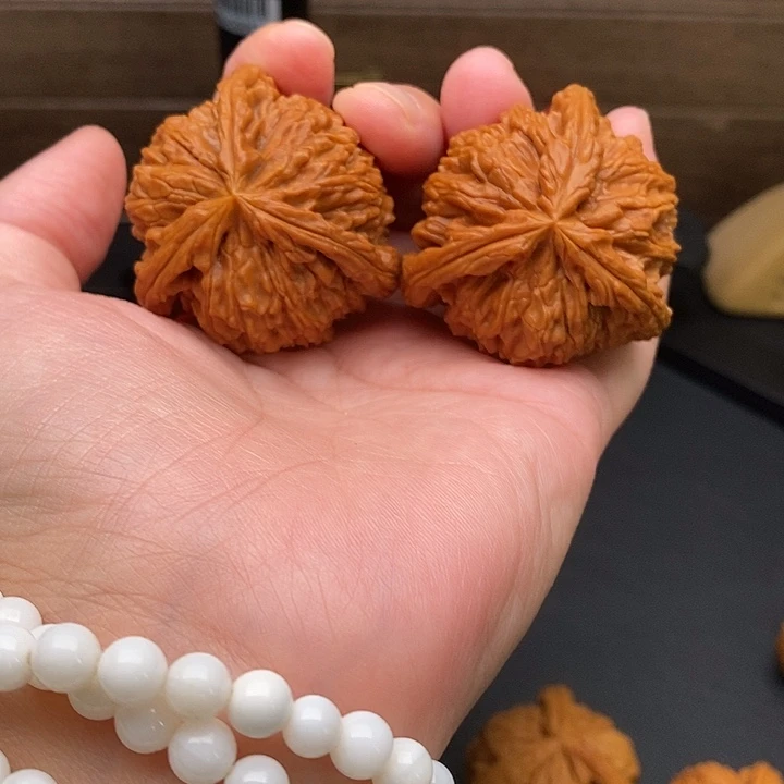 北***华把件文玩核桃白奔
