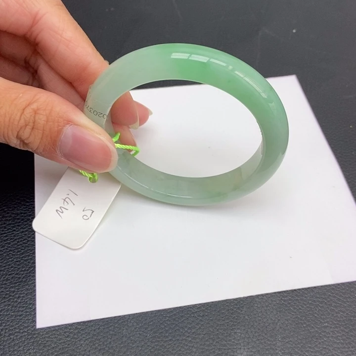 翡翠手镯未镶嵌50正圈