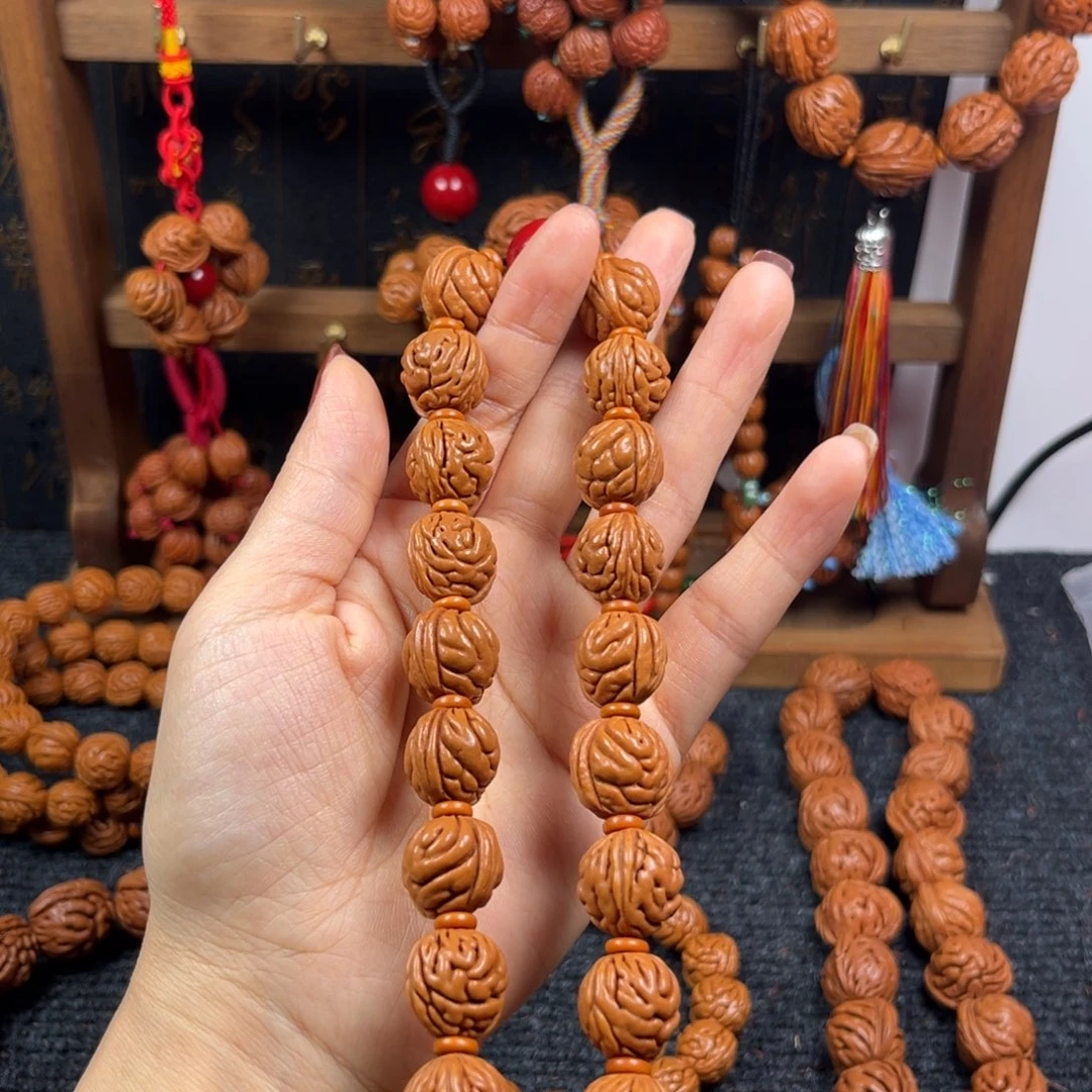 吊坠桃核桃枭手持L2