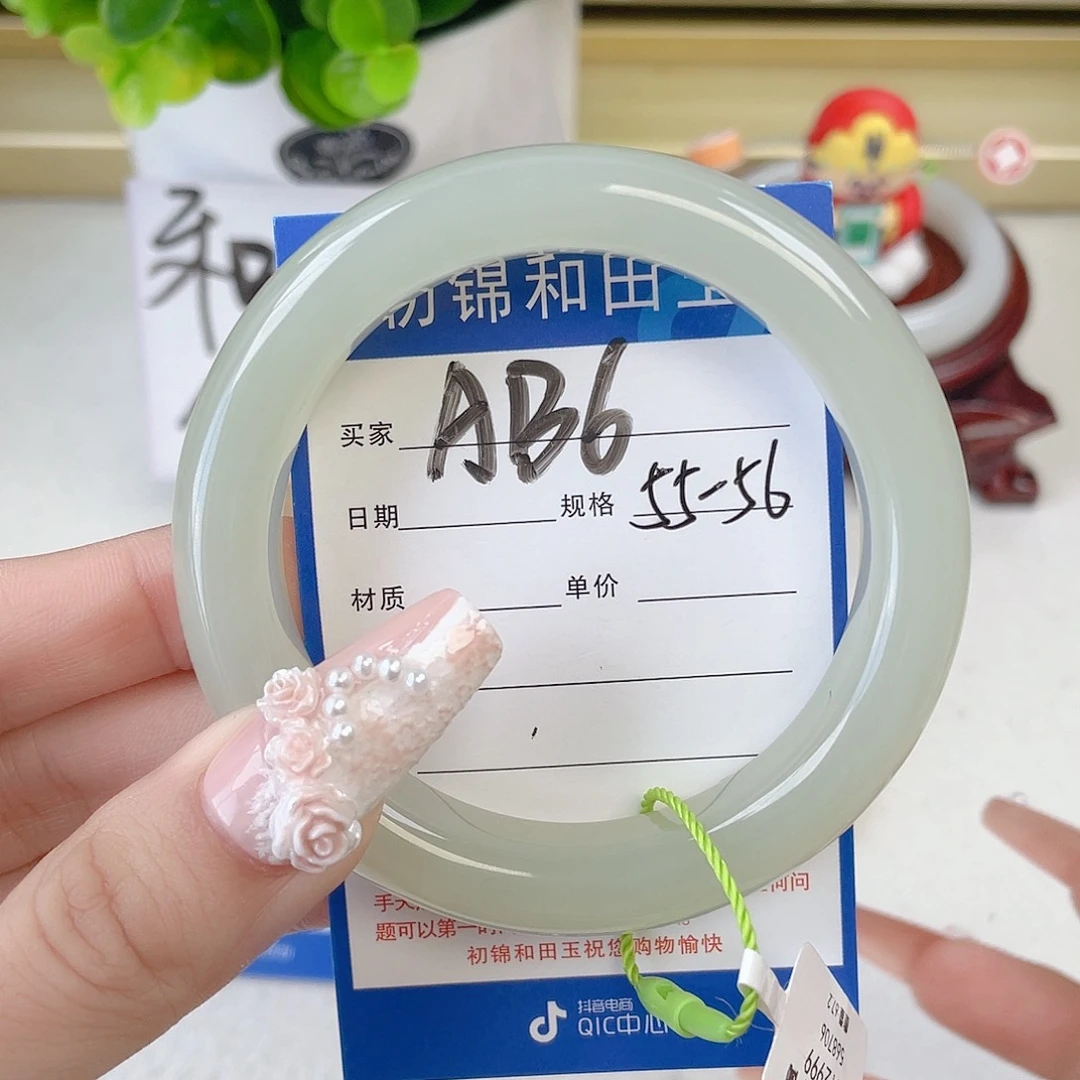 和田玉手镯未镶嵌多*