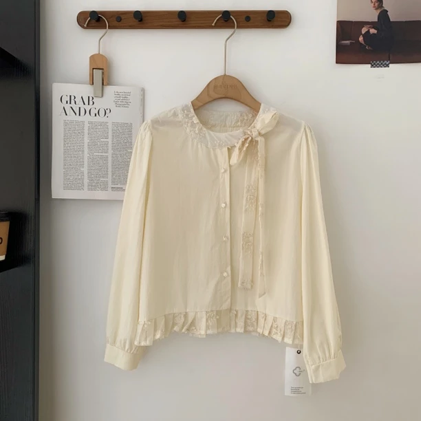 B-2329 东大门韩系春季新款蝴蝶结系带玫瑰扣重工刺绣减龄衬衫
