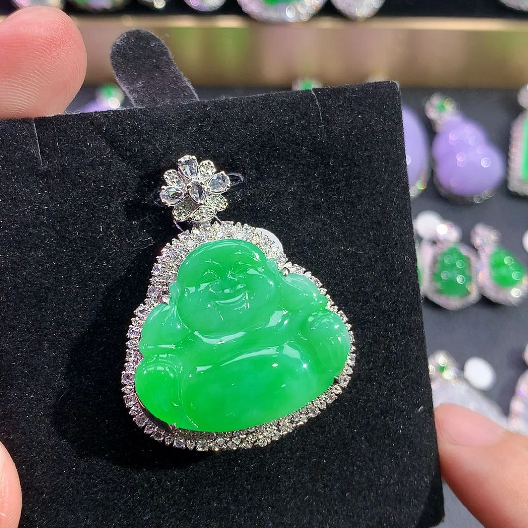 翡翠18K金镶嵌颈饰