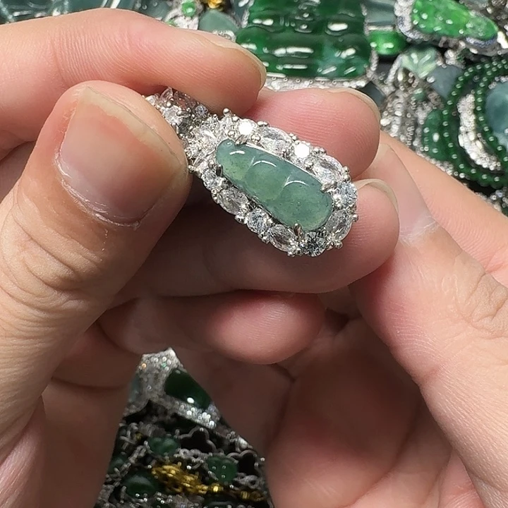 翡翠未镶嵌颈饰天然A货翡翠放漏