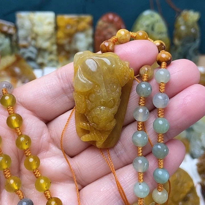 蛇纹石玉合金颈饰