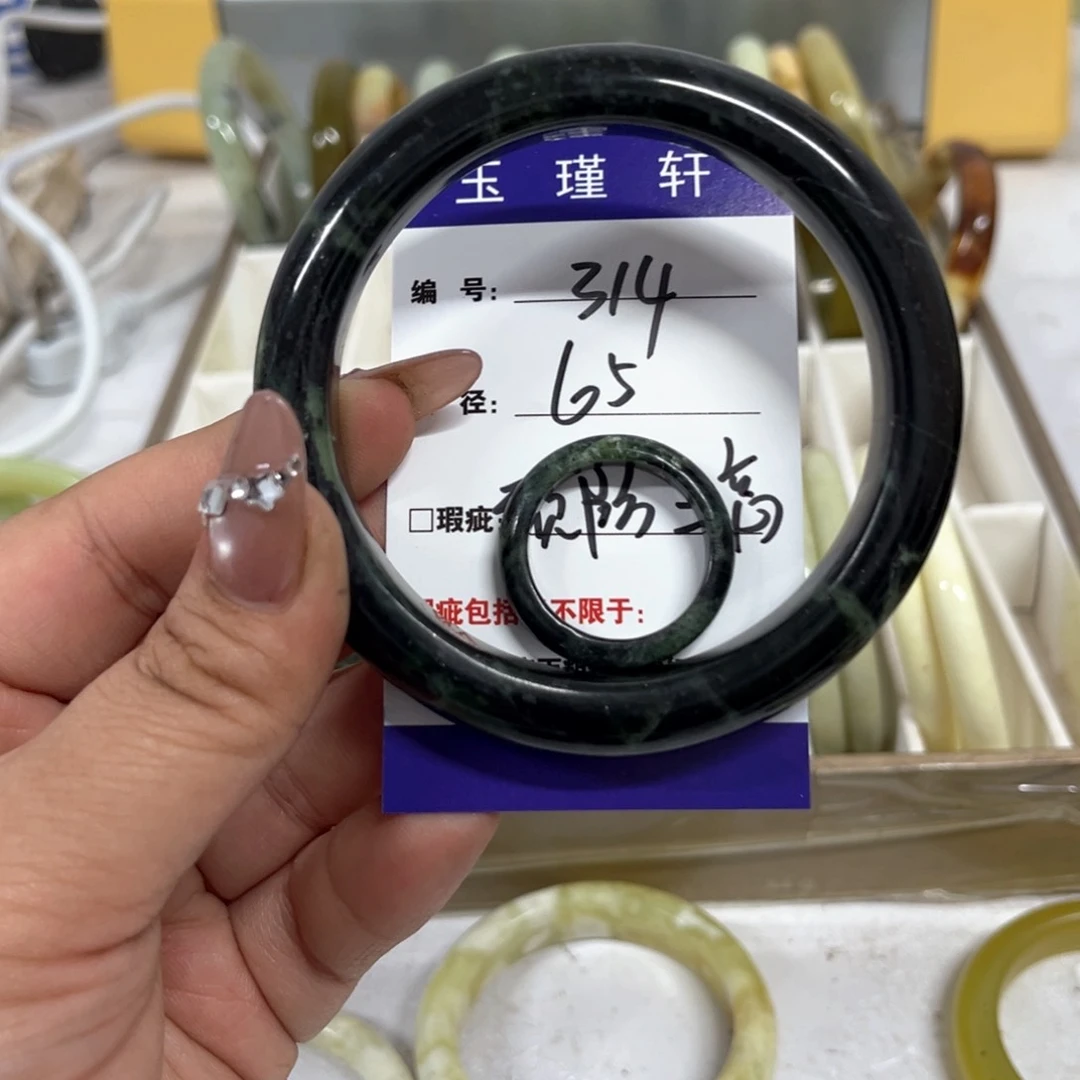 蛇纹石玉手镯未镶嵌