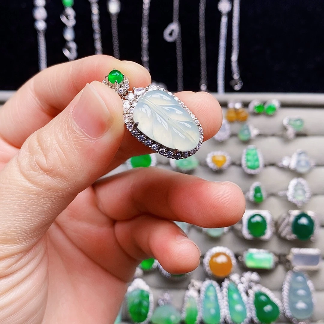 翡翠银S925镶嵌颈饰叶子