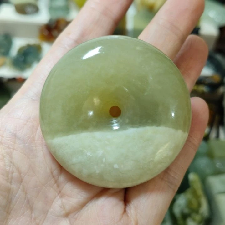 岫玉未镶嵌平安扣