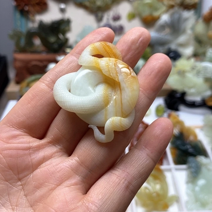 未镶嵌蛇纹石玉颈饰
