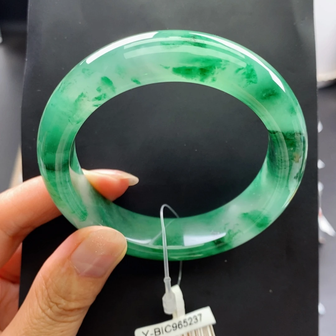 夏***二石英质玉未镶嵌手镯