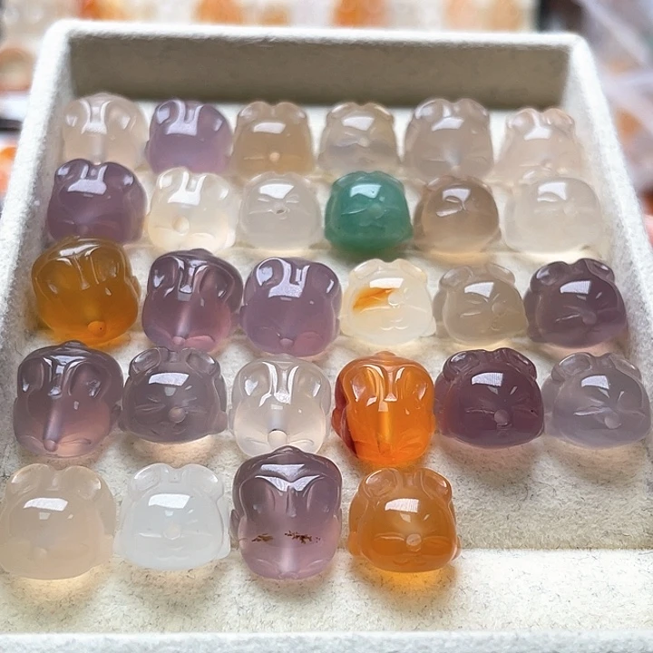 玛瑙/玉髓未镶嵌玛瑙趴趴兔