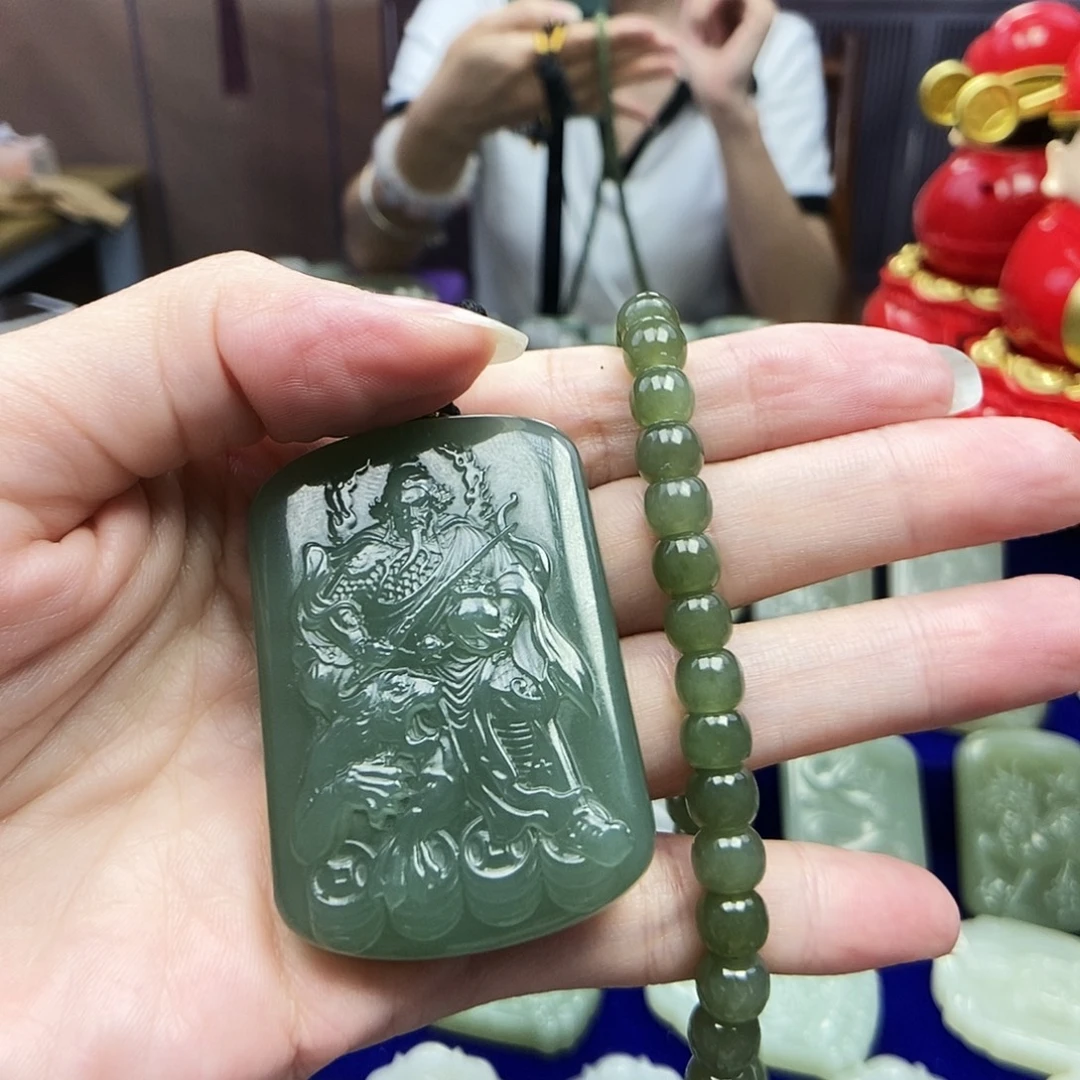 甘***雷颈饰未镶嵌和田玉