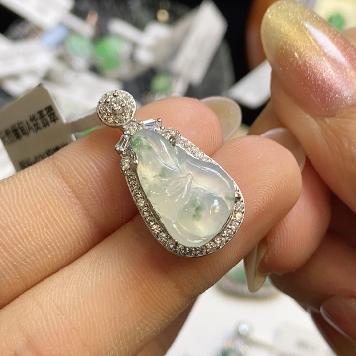 翡翠银S925镶嵌颈饰天然缅甸A货翡翠九尾狐吊坠