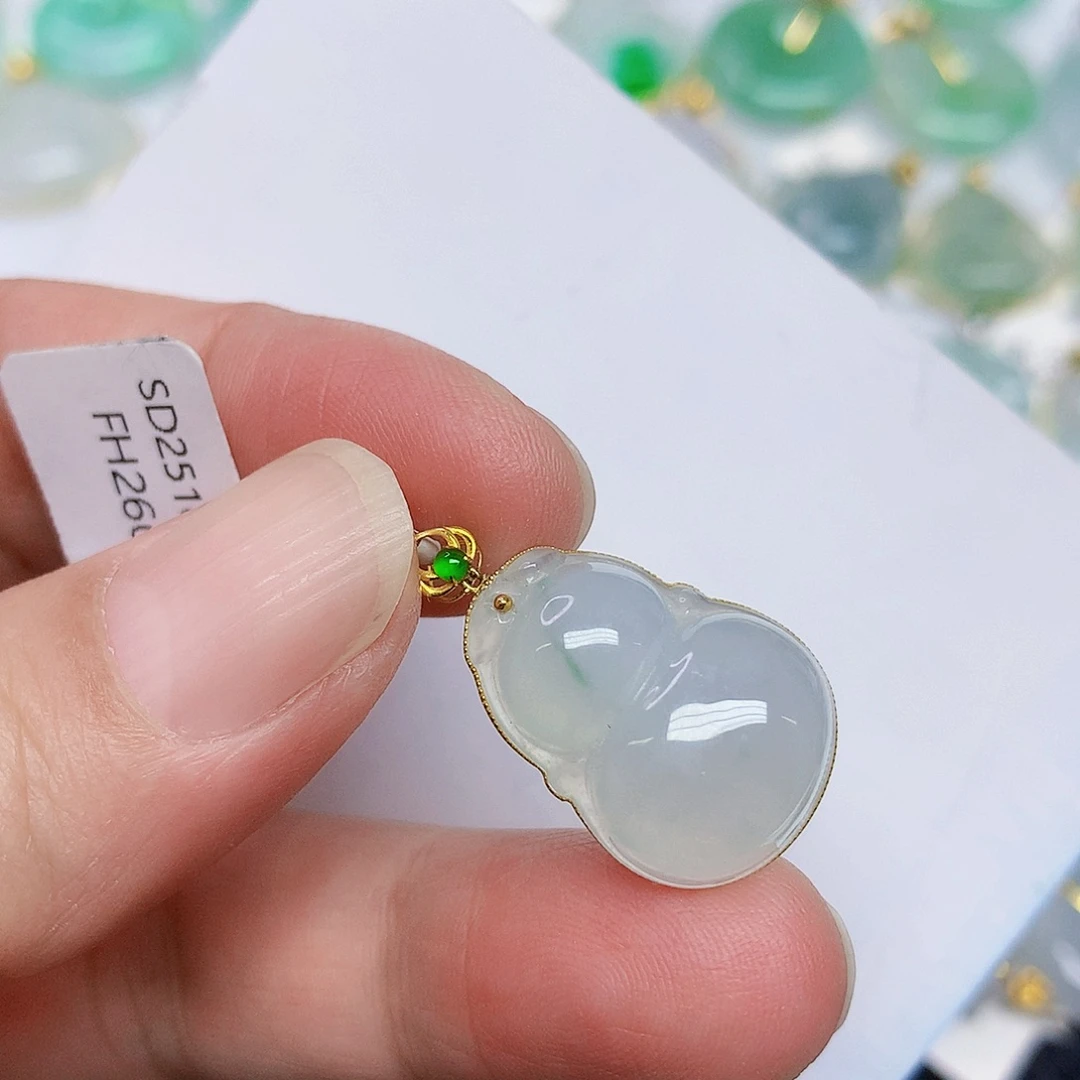 翡翠18K金镶嵌颈饰4566777