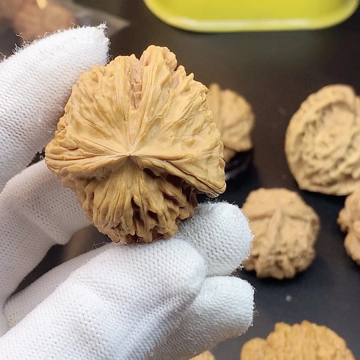 天***顺文玩核桃吊坠泛油瑕疵不退不换