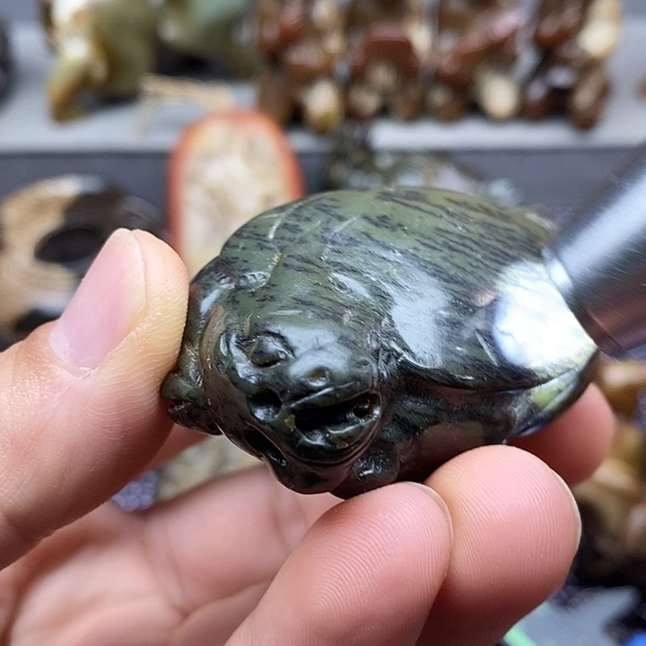 未镶嵌蛇纹石玉颈饰