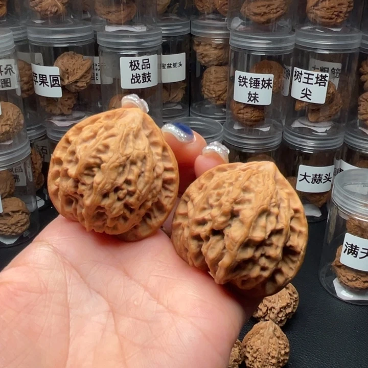 文玩核桃吊坠金牛40