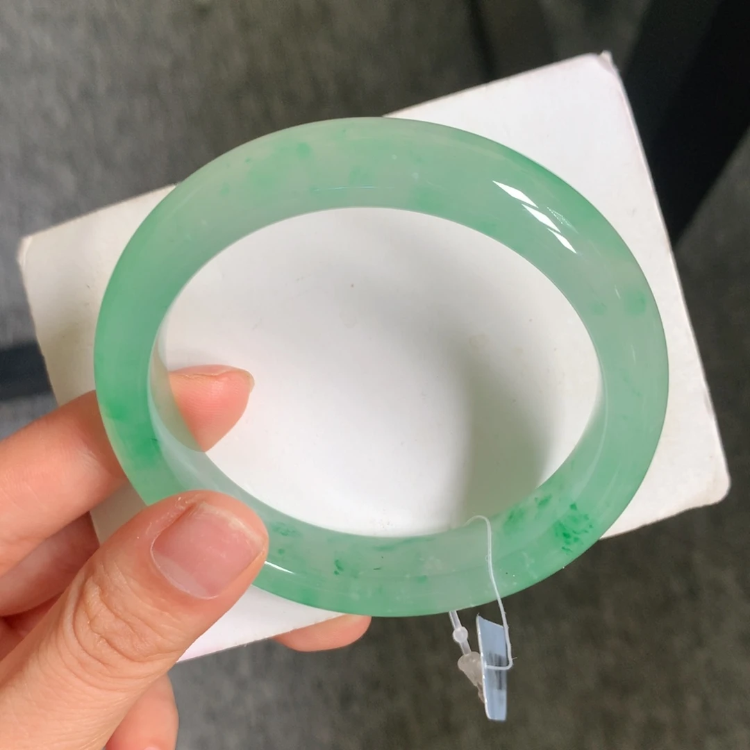 石英质玉（非洲翠）未镶嵌手镯