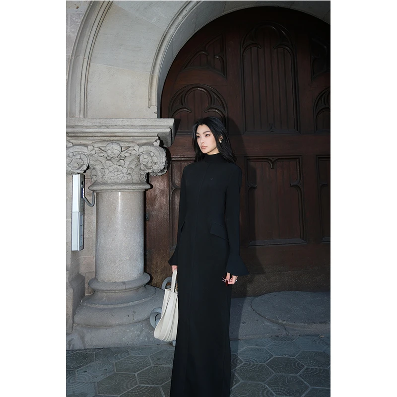 赵三观 黑色喇叭袖连衣裙