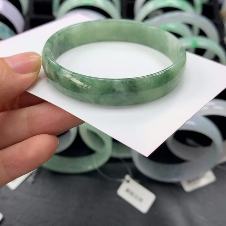翡翠手镯未镶嵌公主