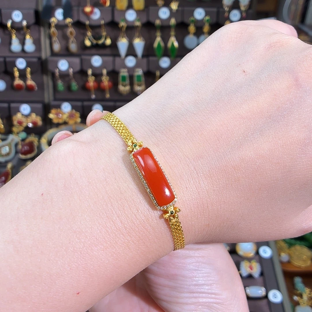 颈饰18K金镶嵌南红玛瑙