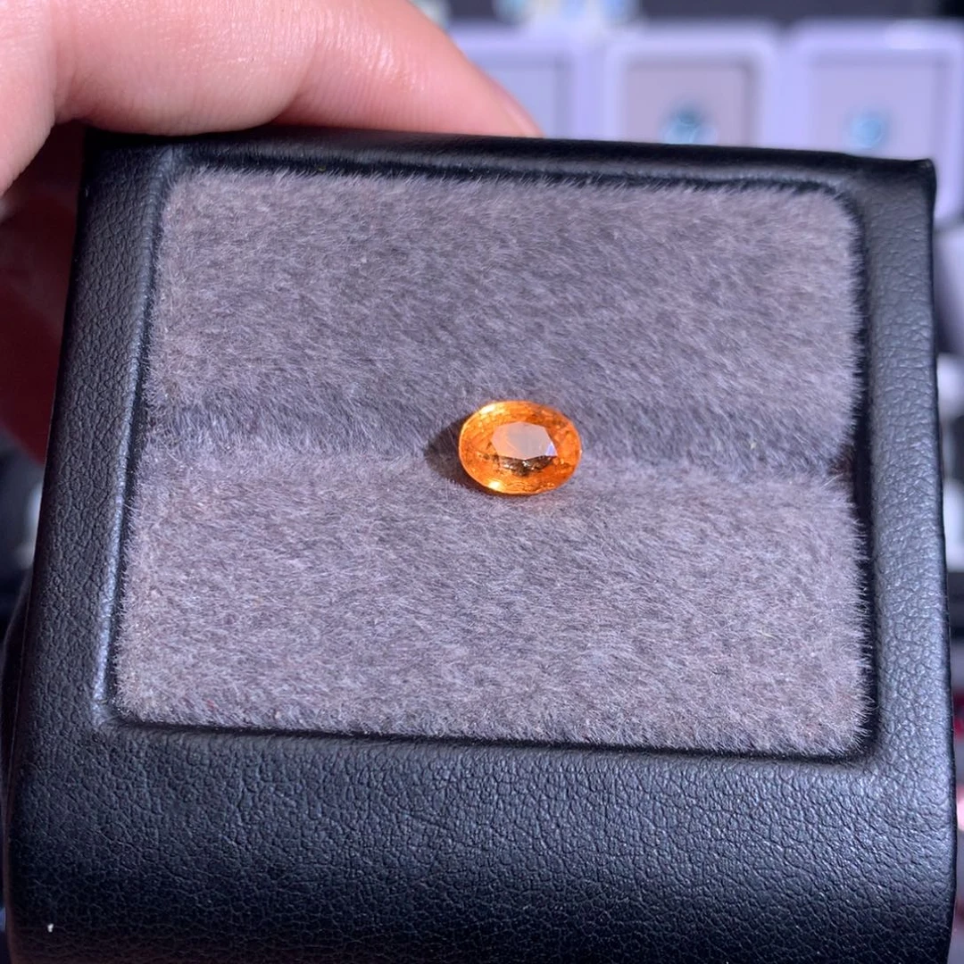 石榴石（芬达石）裸石未镶嵌2.21ct