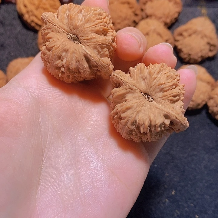 聚***軒吊坠文玩核桃绣球