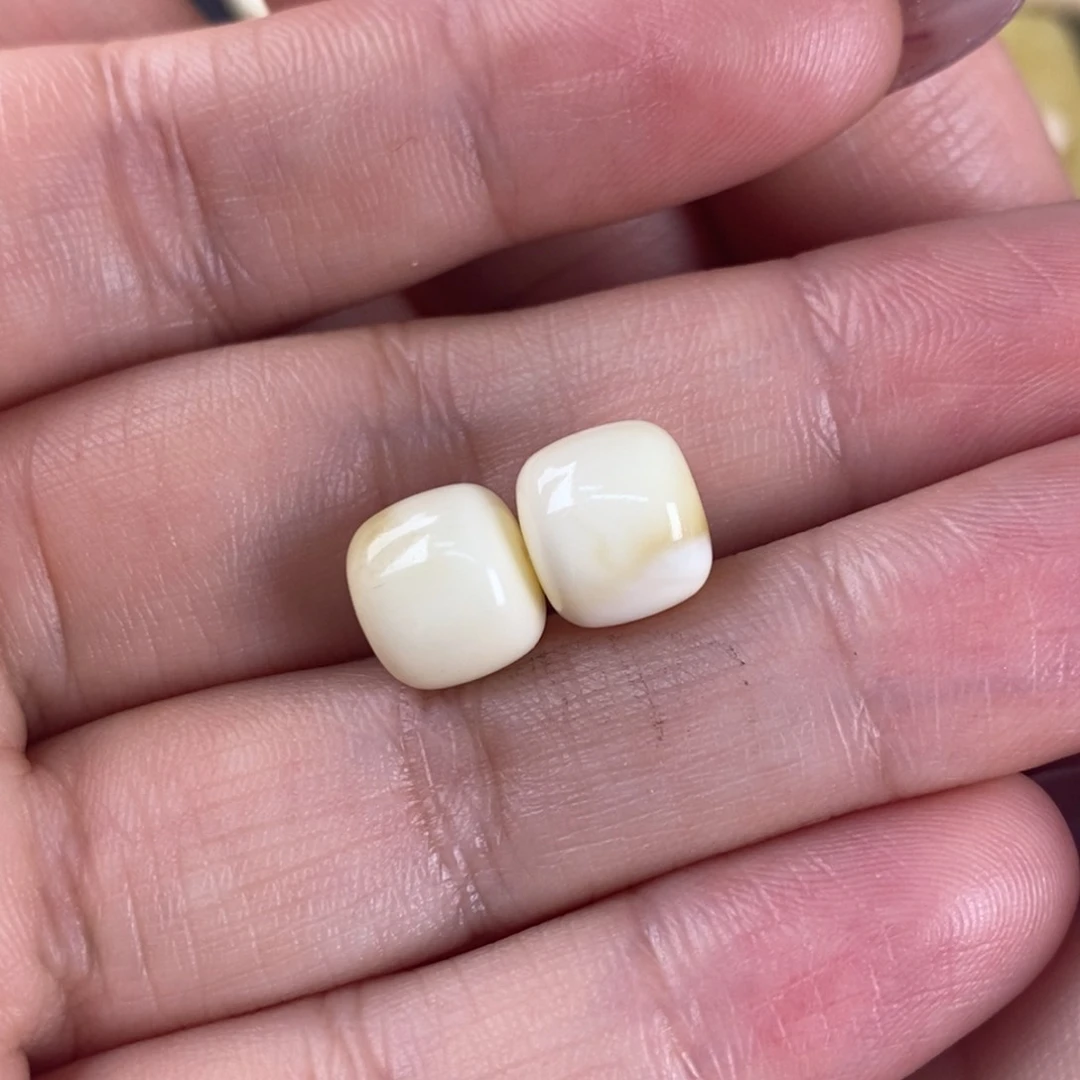 琥珀裸石未镶嵌实**习蜜蜡