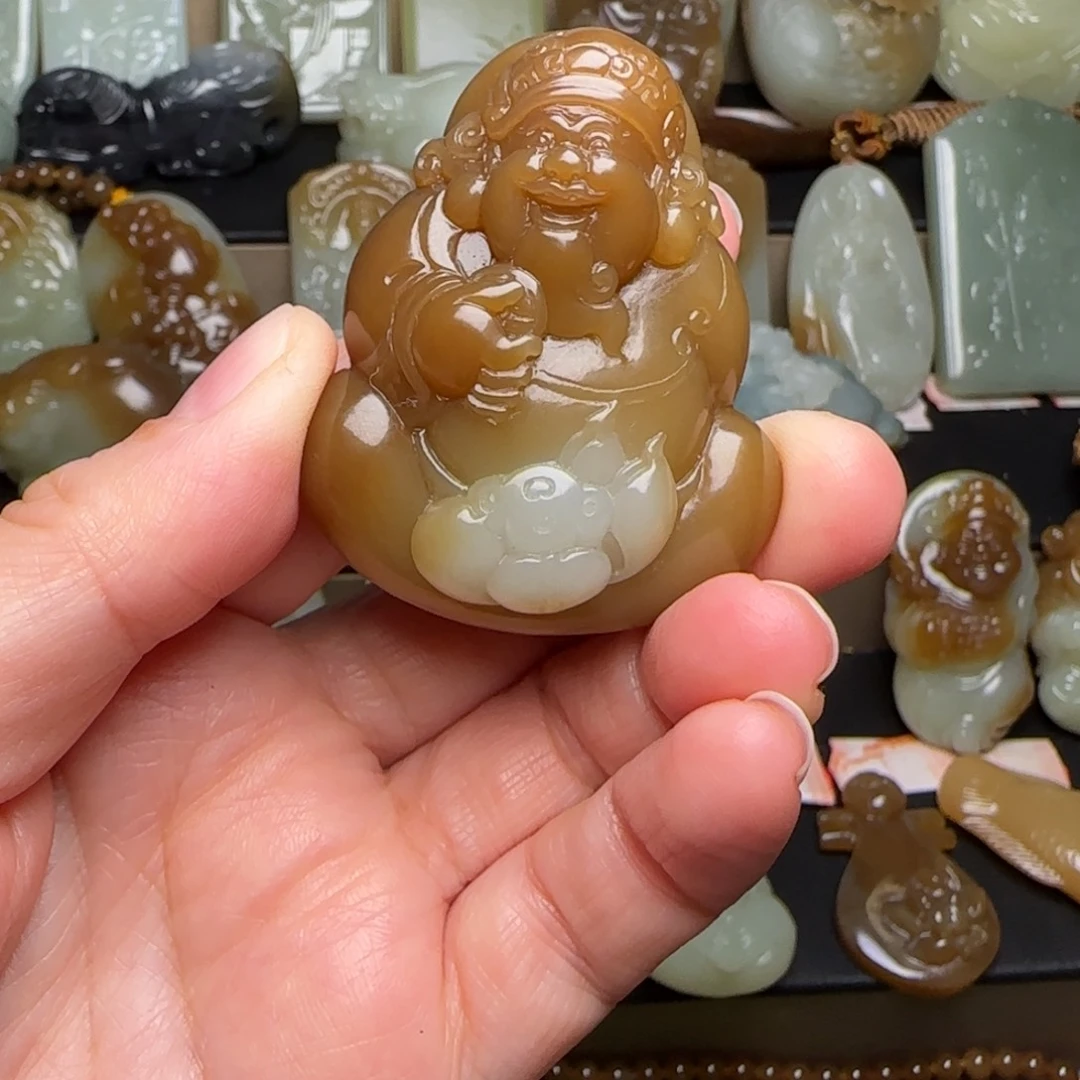 陕***司和田玉未镶嵌颈饰