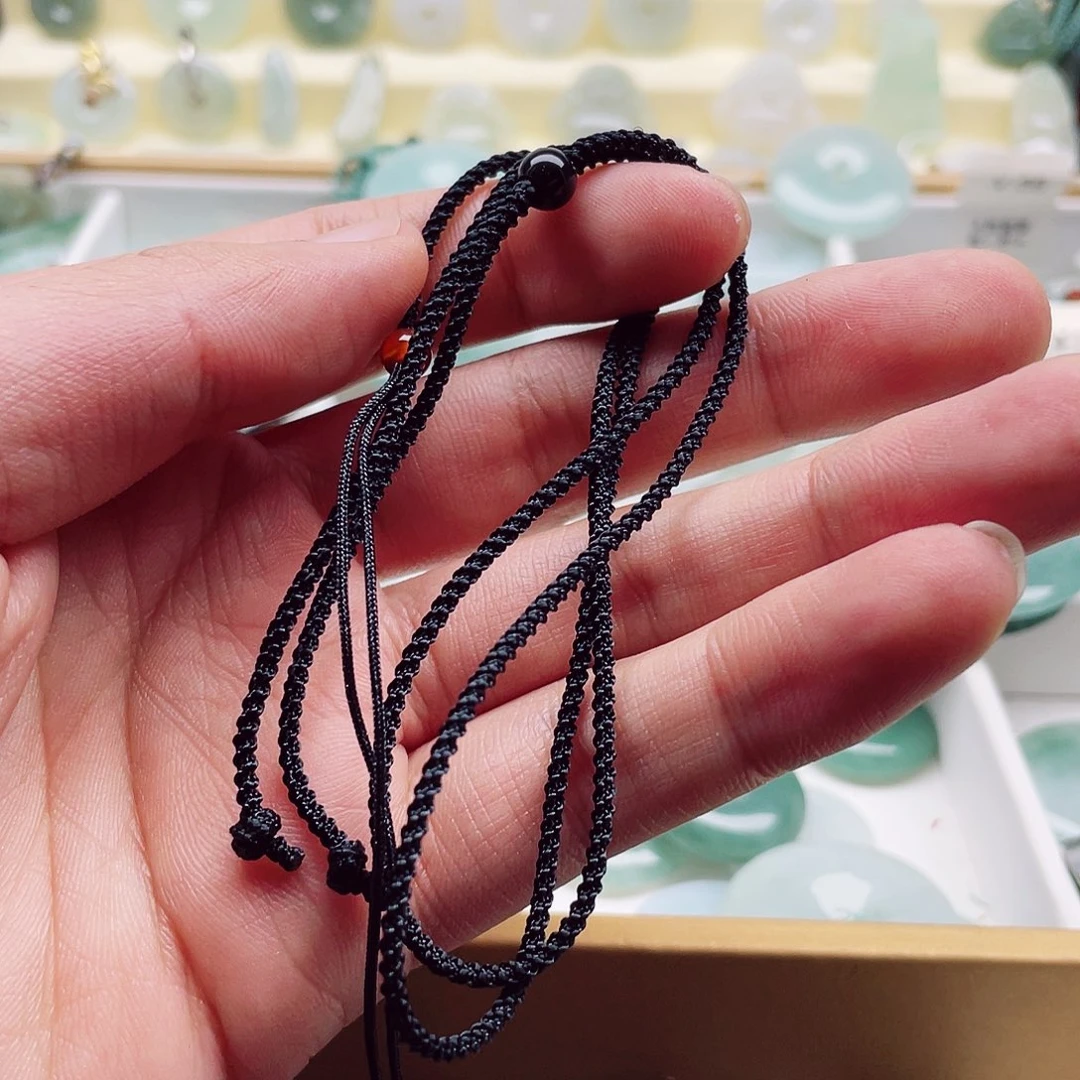 翡翠颈饰未镶嵌张**?天然翡翠