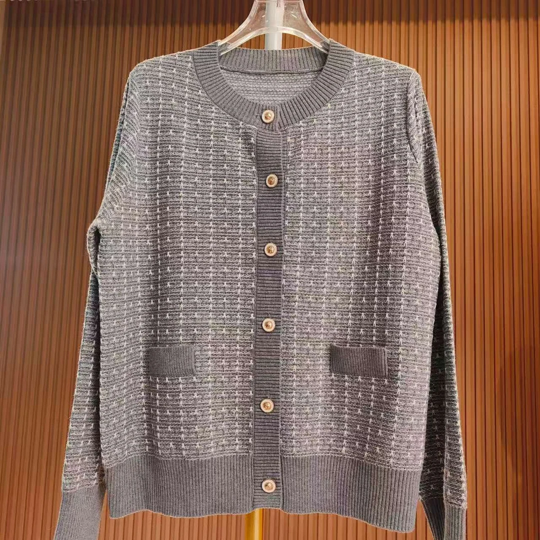 【海角之南】长袖圆领秋季休闲风常规毛针织衫时尚灰色女装N8ZY1194