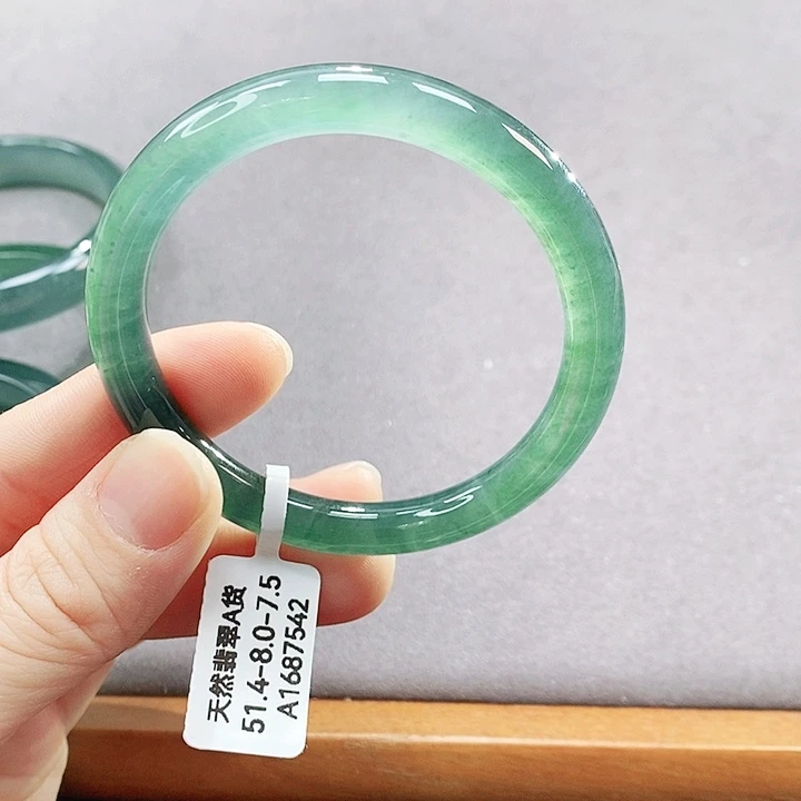 翡翠未镶嵌手镯（圆镯）