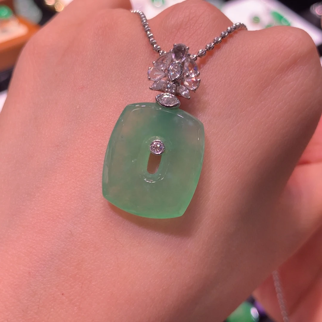 吊坠(不含链)18K金镶嵌翡翠