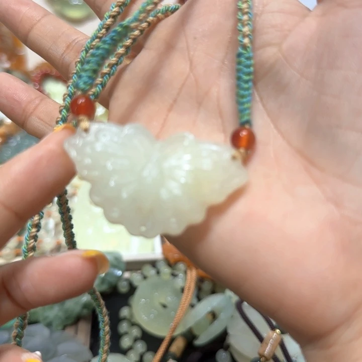 蛇纹石玉未镶嵌吊坠