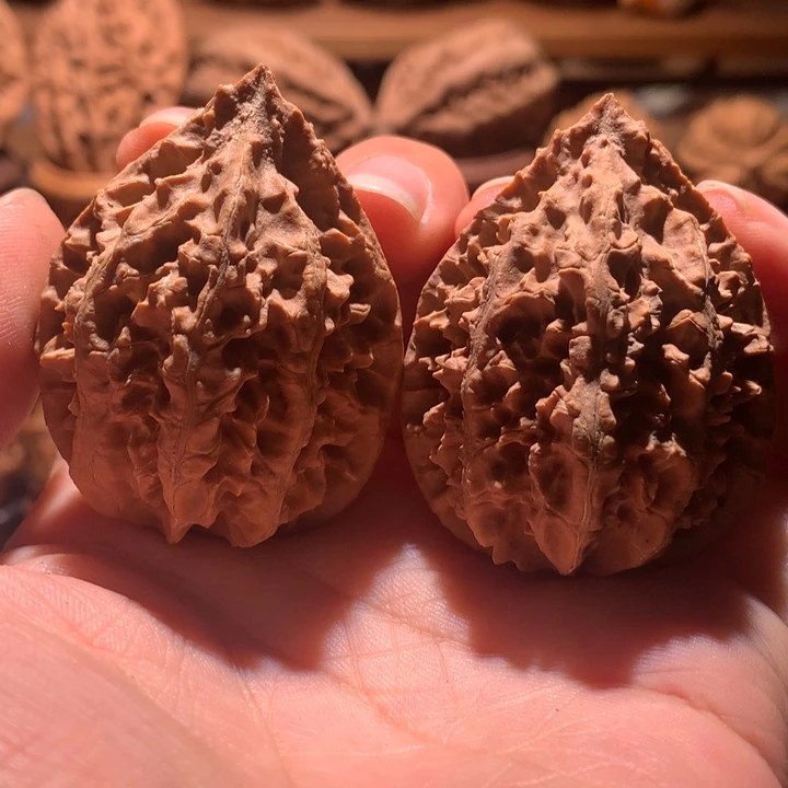 文玩核桃吊坠楸玥核38七彩