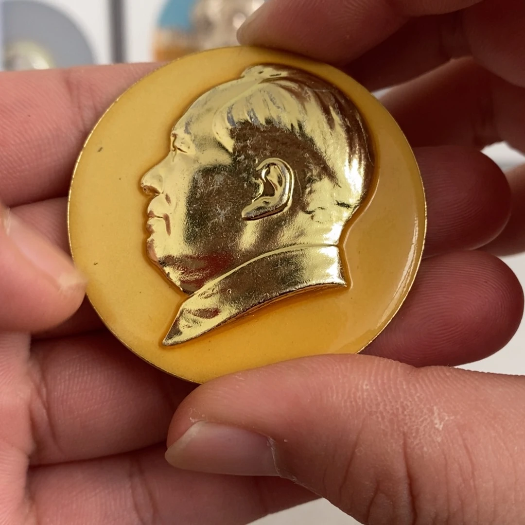 其他普通金属红色纪念章文像夜光