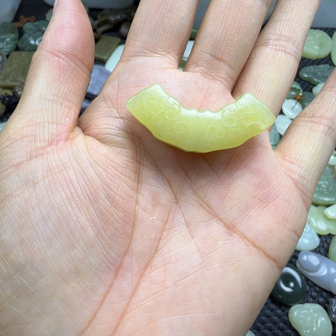 和田玉未镶嵌颈饰微瑕漏，卡39.2