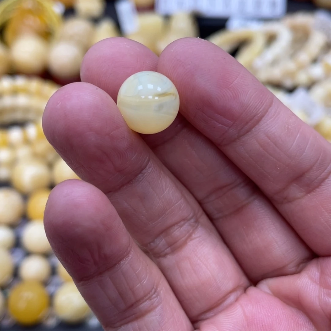 琥珀珠宝奇石未镶嵌12mm瑕特色荧光