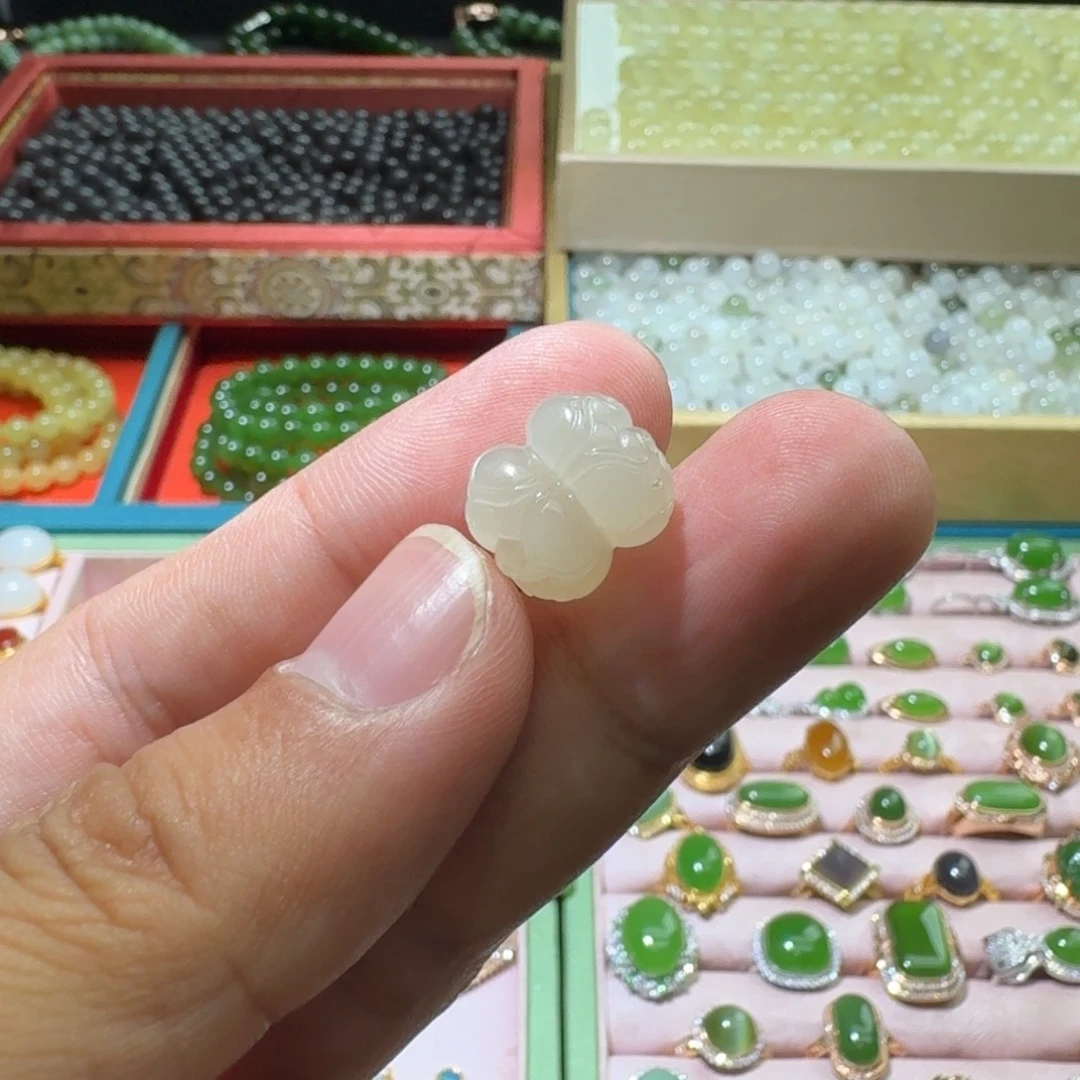 和田玉未镶嵌珠宝奇石藕粉荧光并蒂莲