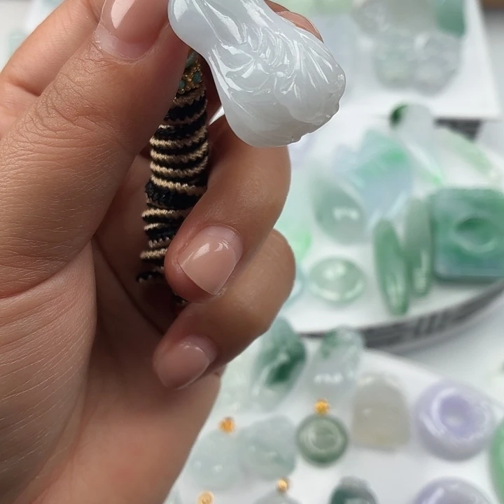 翡翠未镶嵌颈饰纯A